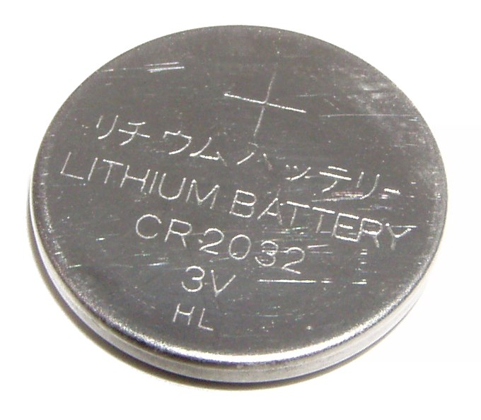 Eine CR2032-Lithium-Knopfzelle