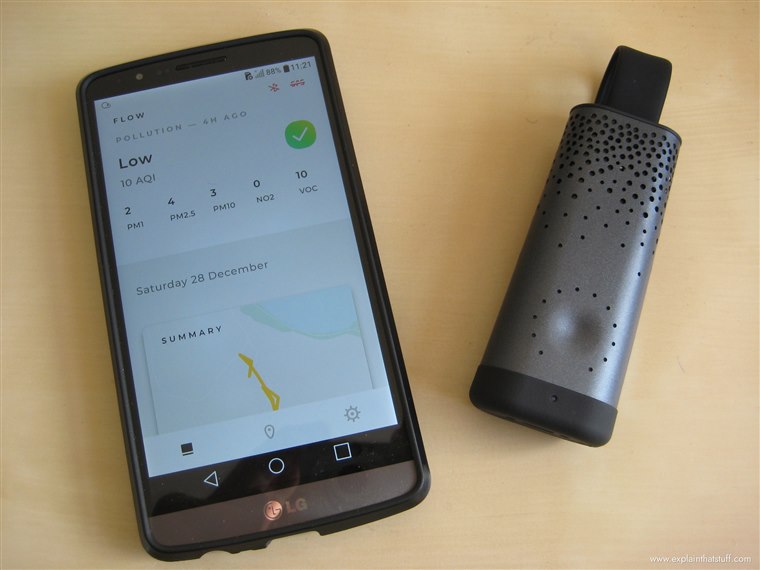 Tragbares vernetztes Luftqualitätssensorgerät, das Daten an eine Smartphone-Karte sendet