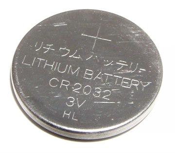 Eine CR2032 3V-Lithium-Knopfzelle, die feste Ladungsreserve, von der ein schlafendes Gerät lebt